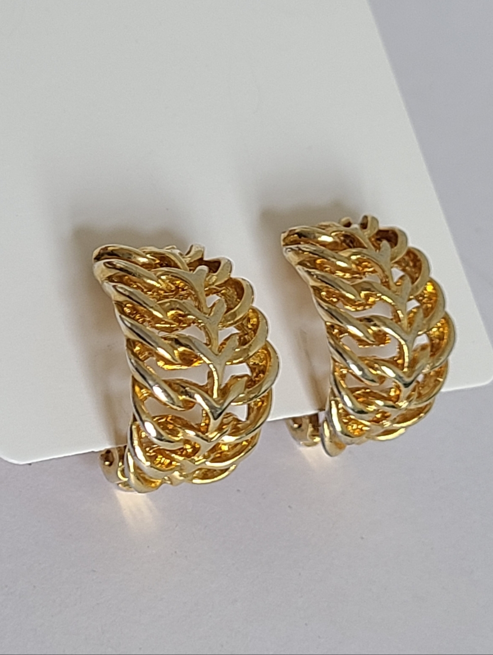 Vintage Style Gold Tone Openwork Leaf Feather Wide Half Hoop Clip On Earrings - Picture 5 of 15